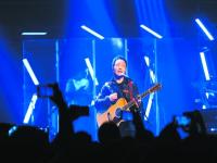 <strong><font color='121212'>许巍时隔六年推新专辑《无尽光芒》 全国巡演将启航</font></strong>